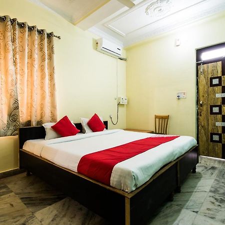 Oyo 24087 Viraj Hotel Danapur Luaran gambar