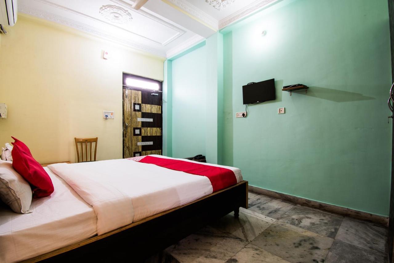 Oyo 24087 Viraj Hotel Danapur Bilik gambar